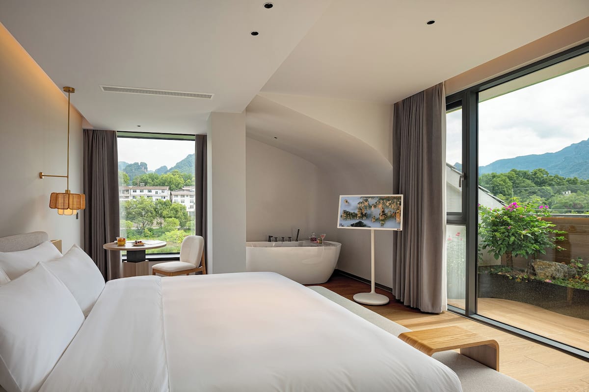 Superior Double Room, Balcony, Mountain View