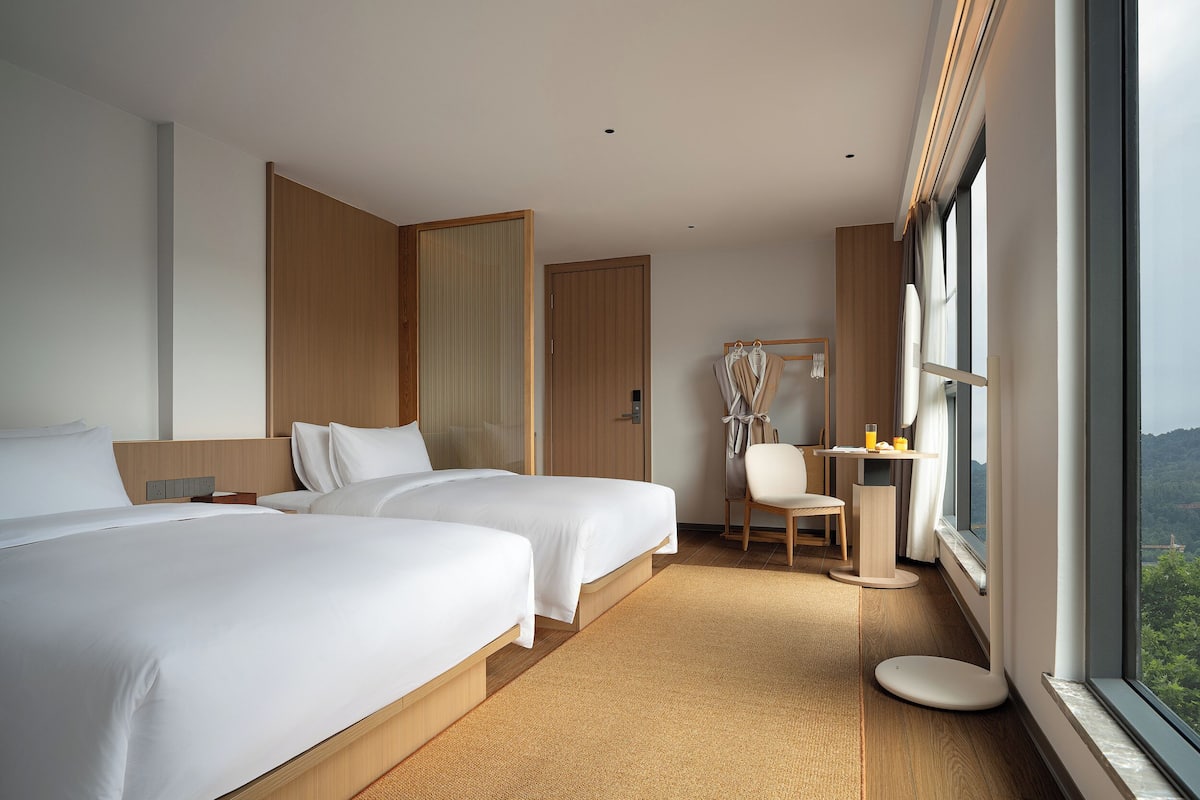 Comfort Twin Room, City View