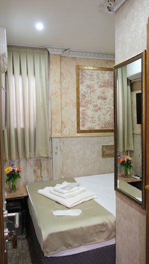 Soundproofing, iron/ironing board (on request), WiFi (free) - MARANDA SUIT OTEL (Istanbul)