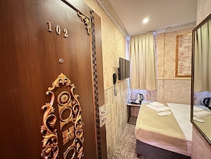 Soundproofing, iron/ironing board (on request), WiFi (free) - MARANDA SUIT OTEL (Istanbul)
