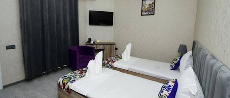 ห้องสแตนดาร์ดทวิน, ห้องน้ำส่วนตัว | โต๊ะทำงาน, พื้นที่ทำงานแบบใช้แล็ปท็อป, เตารีด/โต๊ะรีดผ้า