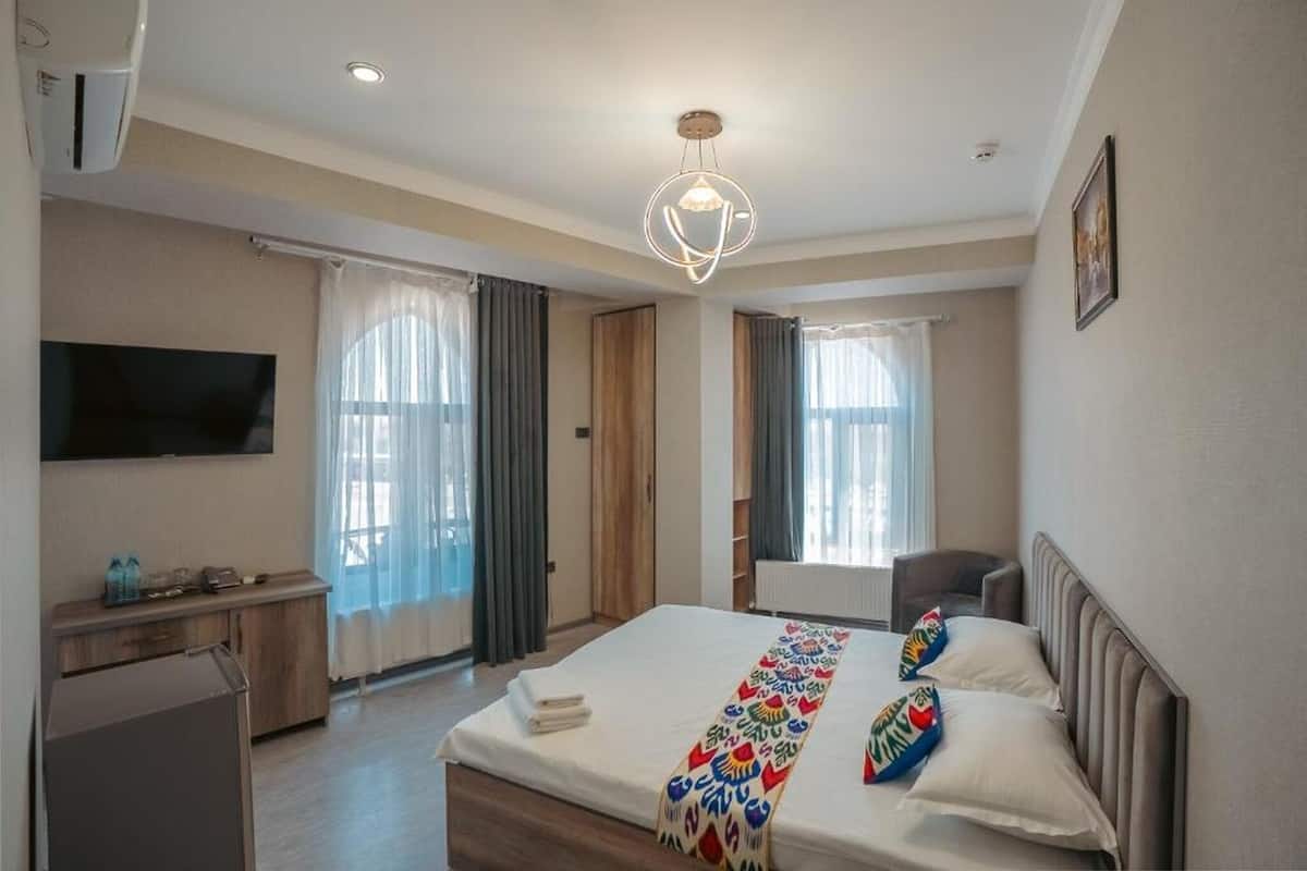 Habitación doble Deluxe, 1 cama Queen size, baño privado | Escritorio y espacio para trabajar con laptop 