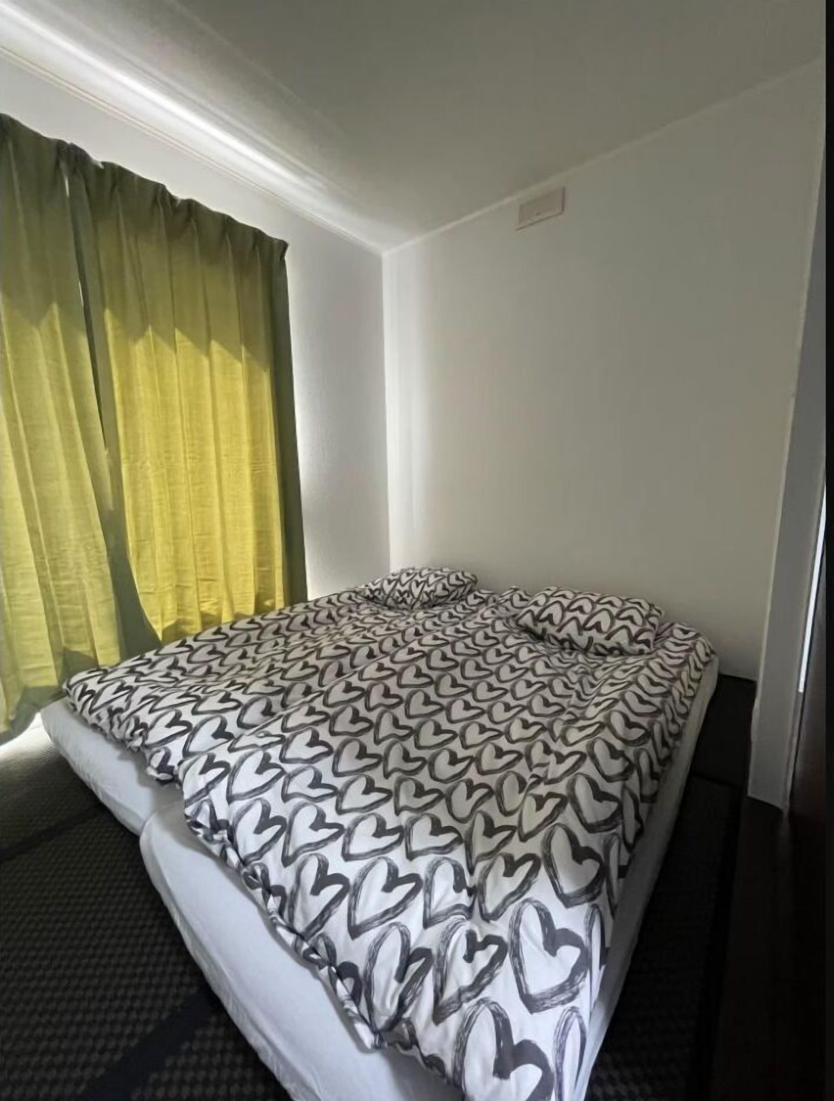 2 chambres, fer et planche à repasser, lit parapluie, Wi-Fi gratuit