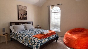 House - Spacious Home With Putting Green and Game Room (Carrollton)