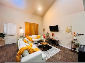 House | 4 bedrooms - Spacious Kyle Home Games King Bed Yard (Kyle)