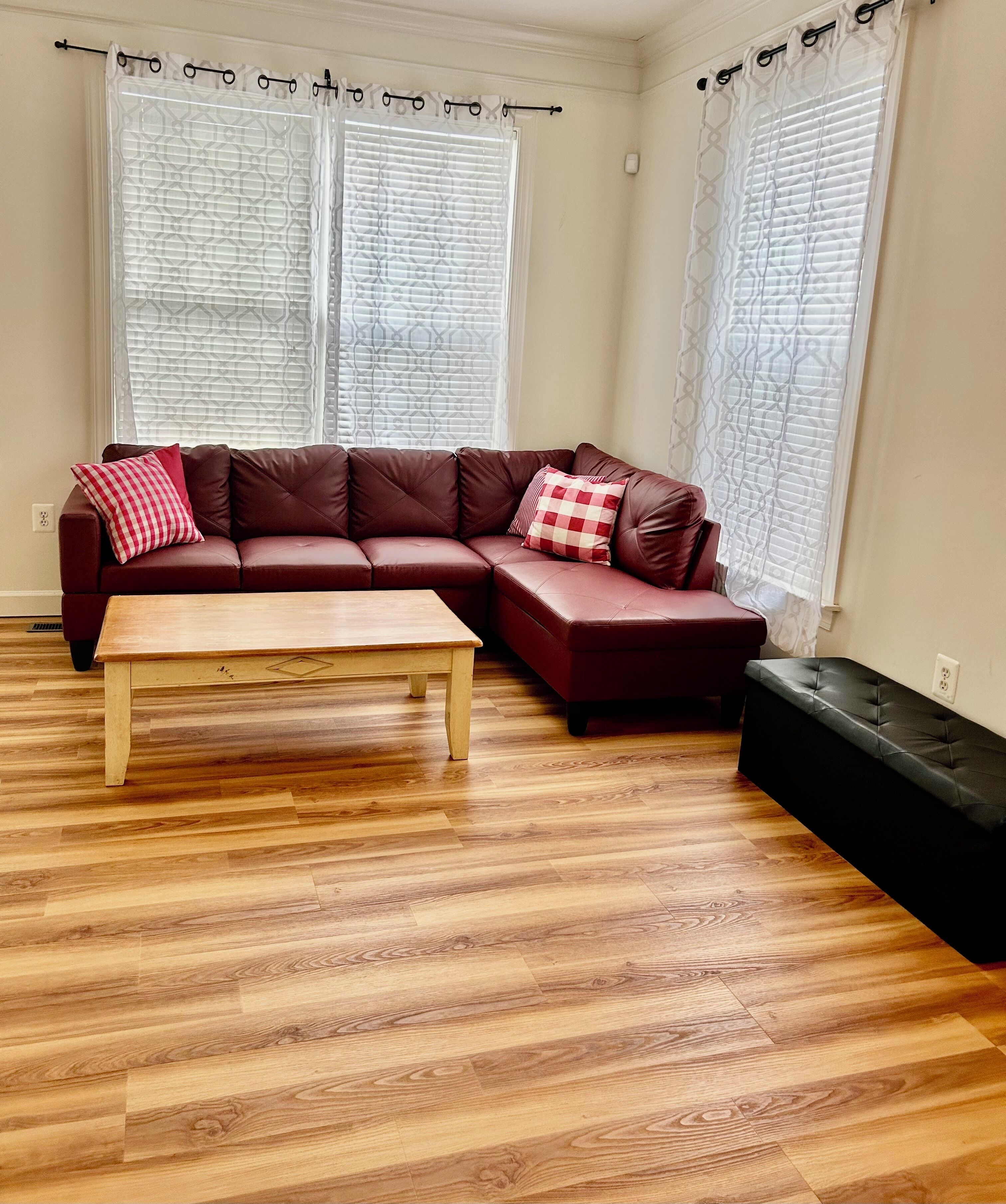 Spacious 4-bedroom  Family-friendly Home W/game Room & Parking - Manassas, VA