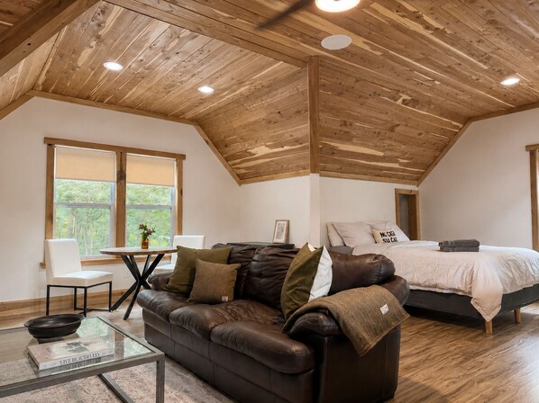 Interior - Charming Garage Loft In Thompson Station (Thompson's Station)