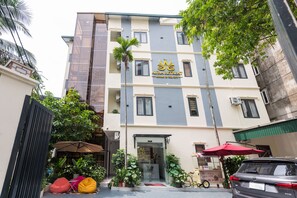 A multi-story building with a sign for 'AURA RETREAT' indicating a retreat center. - Aura Retreat Boutique Hotel Hanoi (Hanoi)