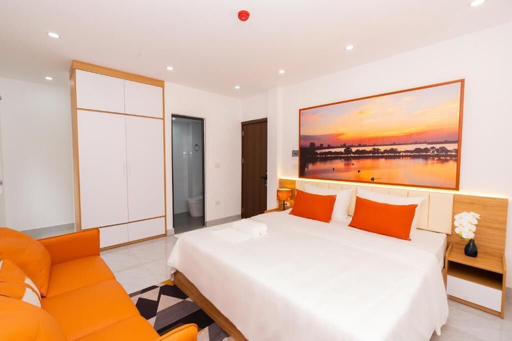 Deluxe Suite, City View | Pillowtop beds, desk, laptop workspace, blackout drapes