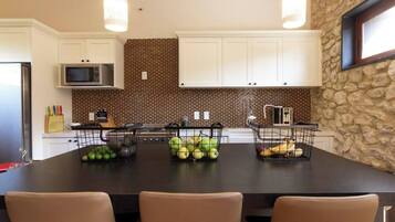 Coffee/tea maker, fridge, microwave, oven