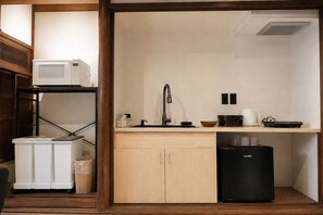 A compact kitchen with a microwave, sink, and coffee maker. - Kyo-ikkenmachiya Satoi Itoyufu (Kyoto)