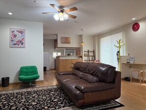 Living area - Vrbo Property (京都市)
