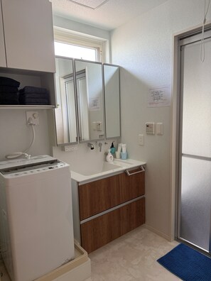 Bathroom - Vrbo Property (京都市)