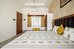 3 bedrooms, iron/ironing board, free WiFi, bed sheets - Wonderful 3-bedroom house in Jaipur perfect for your getaway/ Free wif-fi/Family (Jaipur)