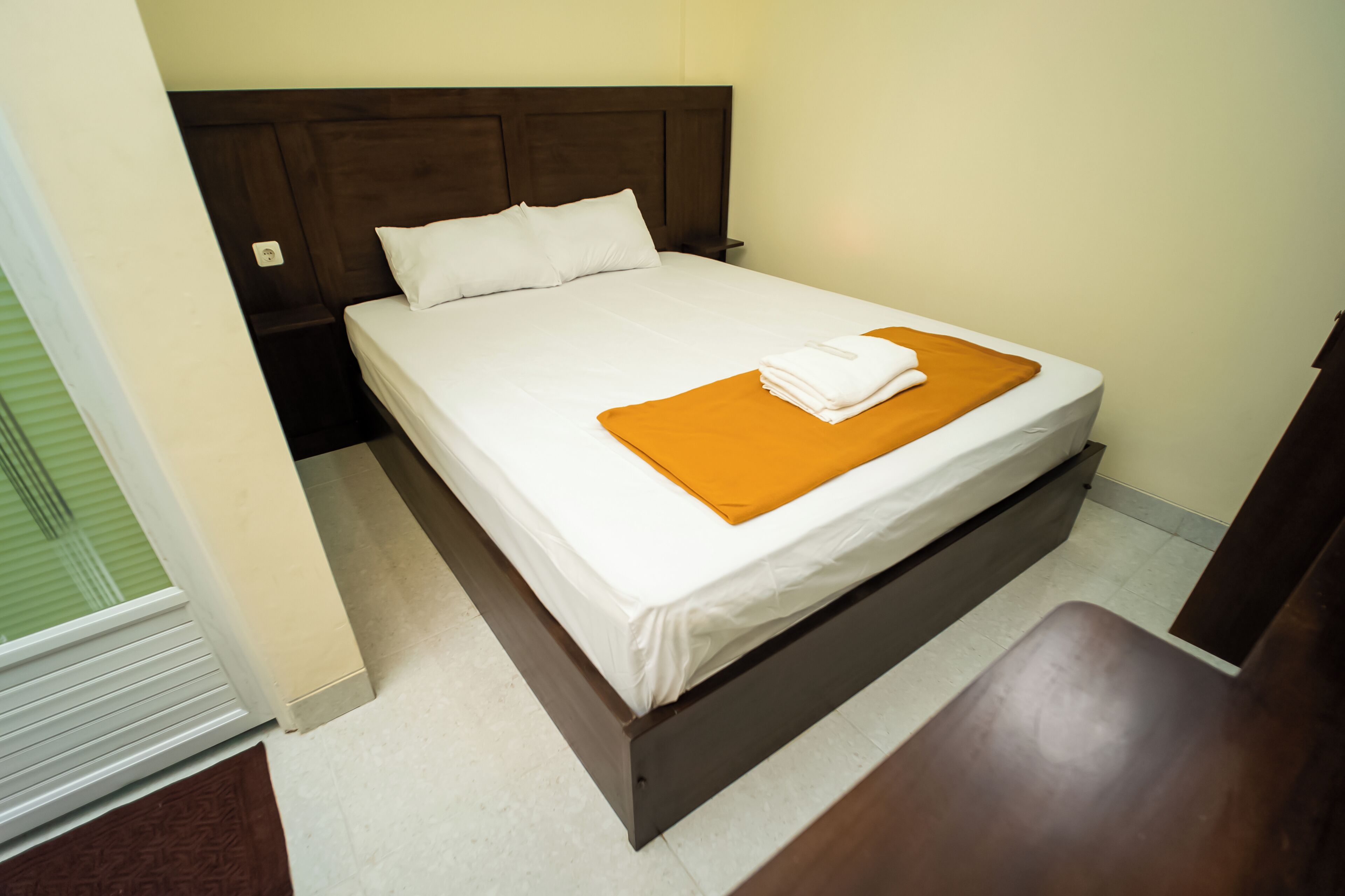 Desk, bed sheets