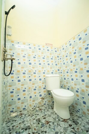 Standard Double Room | Bathroom - Bintang Samudra Hotel (Jepara)