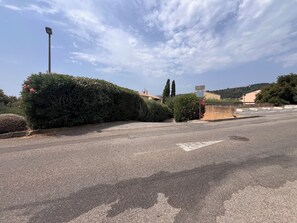 A paved road with a sidewalk, a street lamp, and a signpost. - La Croix Holidays (La Croix-Valmer)