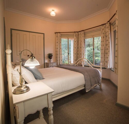 Whispering Karri Retreat | 5-Acre Hideaway