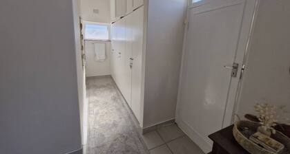 Airconditioned 3 bedroom