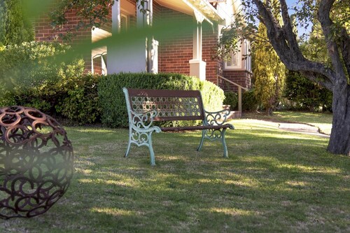 Bradman View | Bowral Garden and Fireplace Retreat