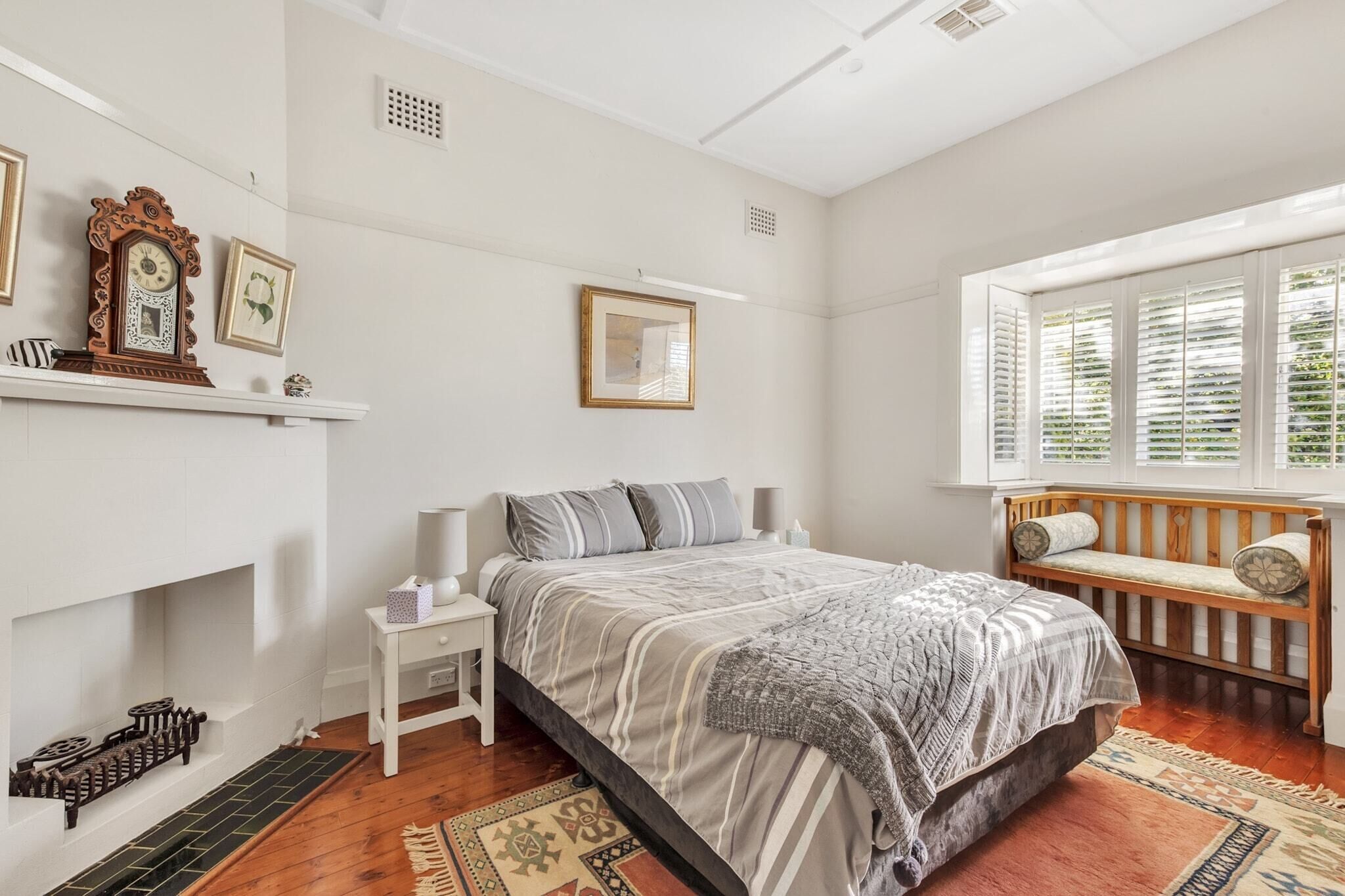 Iron/ironing board, Internet, bed sheets