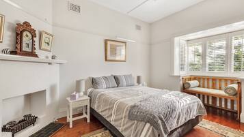 Iron/ironing board, Internet, bed sheets