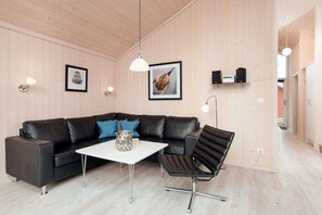 Smart TV, fireplace - Stay with Sauna near Beach (Großenbrode)