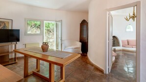 Smart TV, books - Villa Marina, an authentic Mediterranean home overlooking the sea of Villasimius (VILLASIMIUS)
