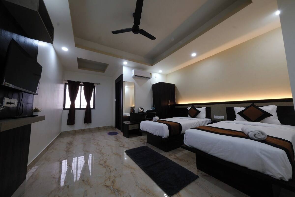 Executive Room | Soundproofing, iron/ironing board, WiFi (free), bed sheets