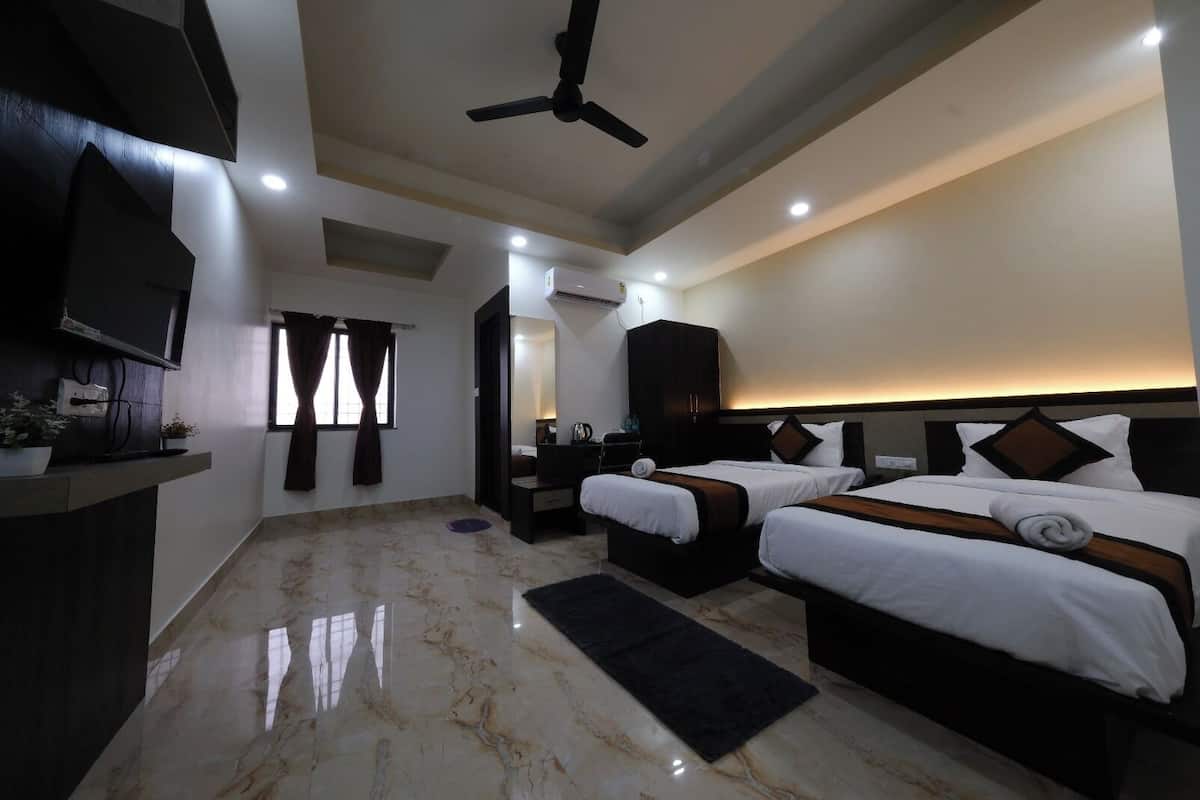 Family Room | Soundproofing, iron/ironing board, WiFi (free), bed sheets