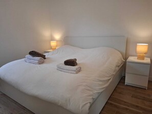 Bügeleisen/Bügelbrett, WLAN, Bettwäsche