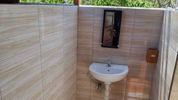 Comfort Villa | Bathroom | Shower, towels