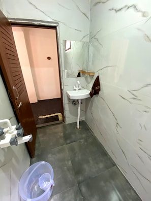 Kahden hengen deluxe-huone, vuoristonäköala | Kylpyhuone | Suihku, ilmaiset hygieniatuotteet, pyyhkeet, saippua