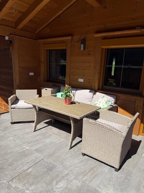 Outdoor dining - Vrbo Property (Alpbach)