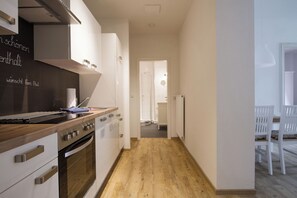 Classic-Apartment, Nichtraucher, Stadtblick | Eigene Küche | Großer Kühlschrank, Ofen, Herdplatte, Geschirrspüler