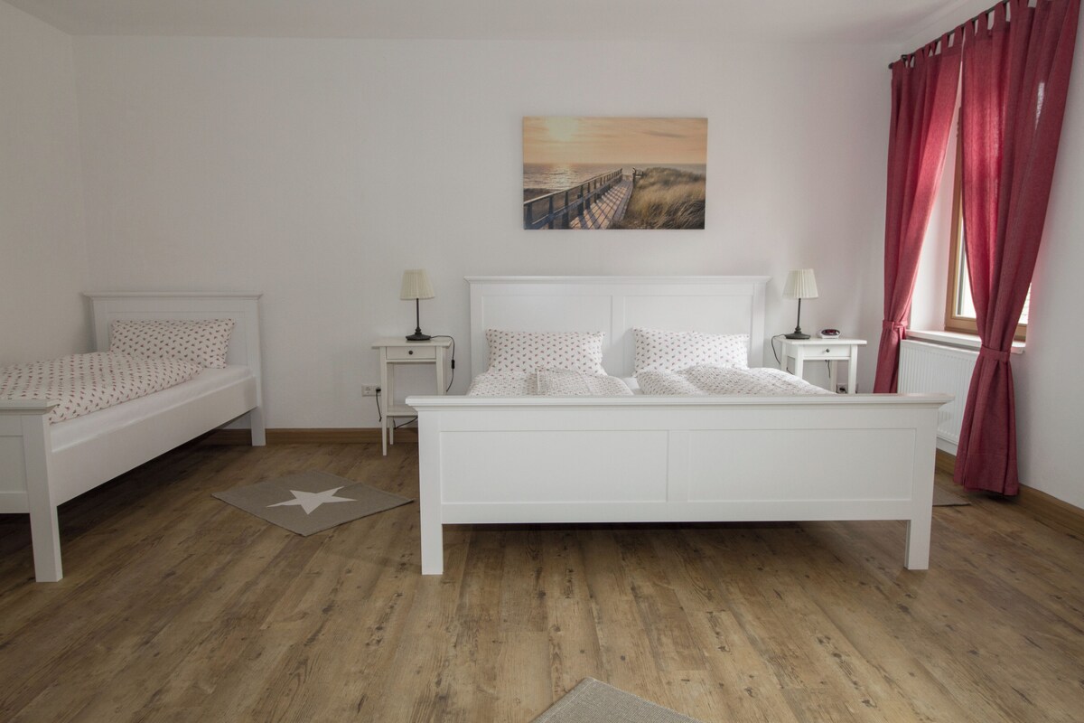 Familienapartment, Mehrere Betten, Nichtraucher, Stadtblick | Verdunkelungsvorhänge, Bügeleisen/Bügelbrett, kostenloses WLAN