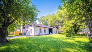 Unclassified image, 5 of 53, button - Modern on Rio - Northeast Austin Home (Austin)
