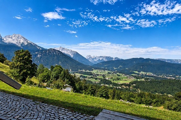 Ferienwohnung Hirscheck-Ausblick von der Terrasse mit Watzmann, Reiteralm und Tal