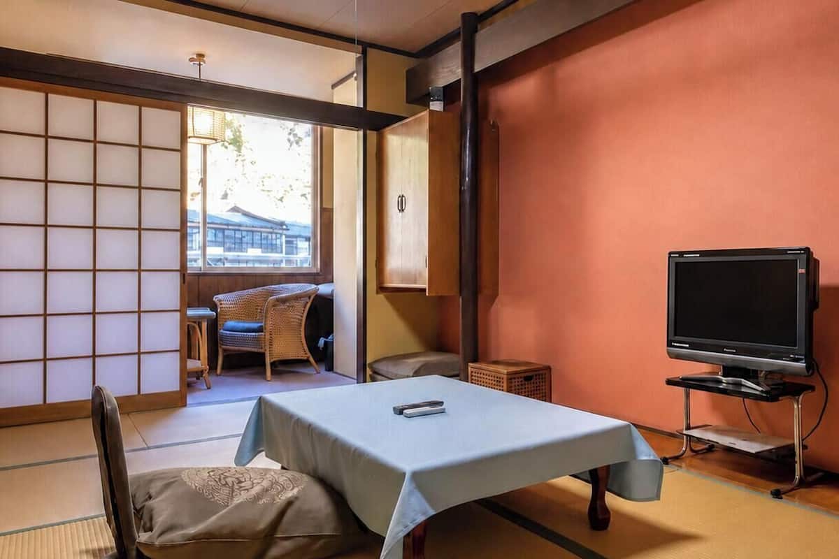 基础客房, 河景 | 起居区