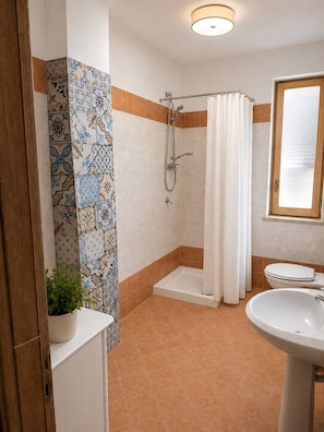 Villa, 2 habitaciones, patio | Baño