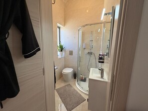 Bathroom - Vrbo Property (L-Imsida)