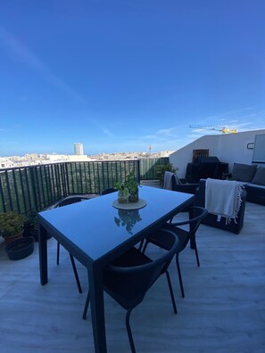 Outdoor dining - Vrbo Property (L-Imsida)