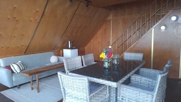 Family Bungalow, Sea View | Dining