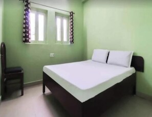 Basic Double Room, 1 Double Bed, Non Smoking, Housekeeping | Free WiFi - Hotel balaji yatri niwas (Lucknow)