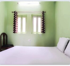 Habitación básica doble, 1 cama doble, no fumadores, Servicio de limpieza | Baño | Toallas
