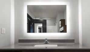 Bathroom - 4 Efficient Rooms | Pets Allowed | 6.3 Mi to Pearson Air Museum (Vancouver)