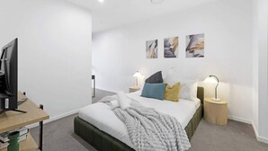 Desk, iron/ironing board, travel cot, WiFi - Riverfront 2BR | Pool + Gym | Surfers (Surfers Paradise)