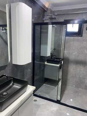 Shower, free toiletries, hair dryer, slippers - Sapanca Taymaz Villaları (Sapanca)