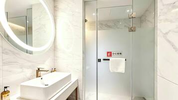 Superior Double Room Single Use, City View | Bathroom | Shower, rainfall showerhead, free toiletries, hair dryer