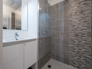 Villa | Bathroom - Seaside Comfort in Valras (Sérignan)